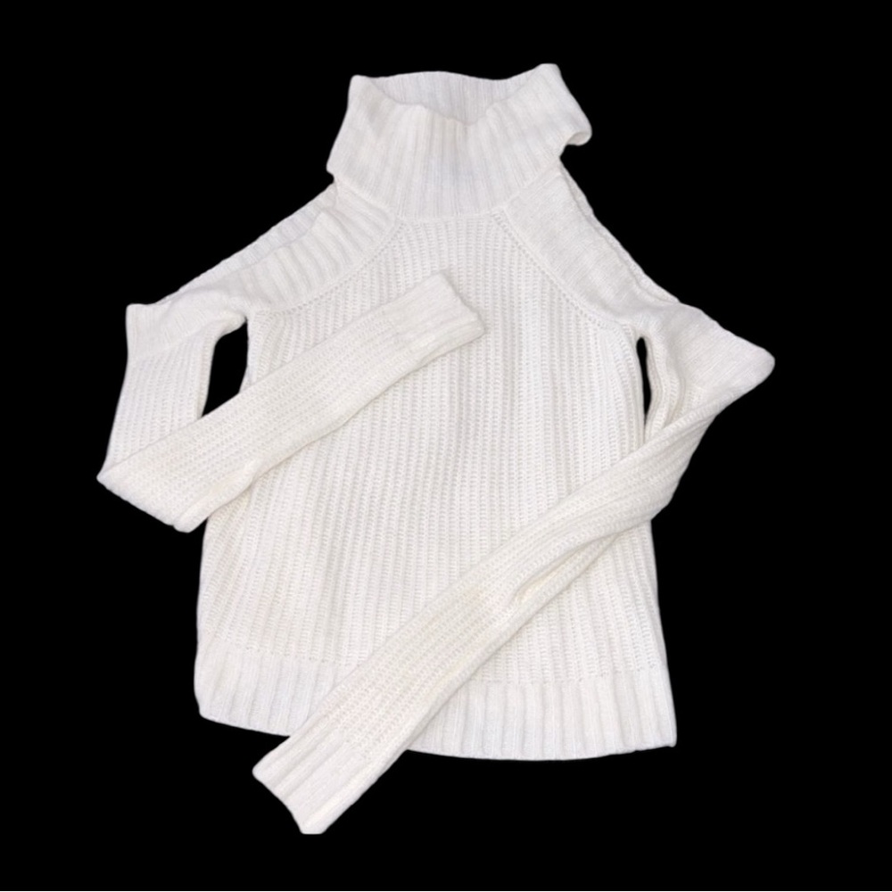 NWOT Olivaceous Women’s Cold Shoulder White Turtleneck Sweater Size Large